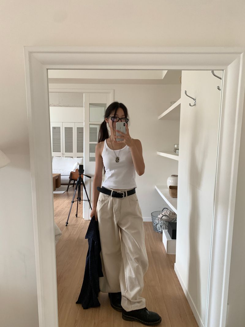 NEEDS SLEEVELESS (4C)