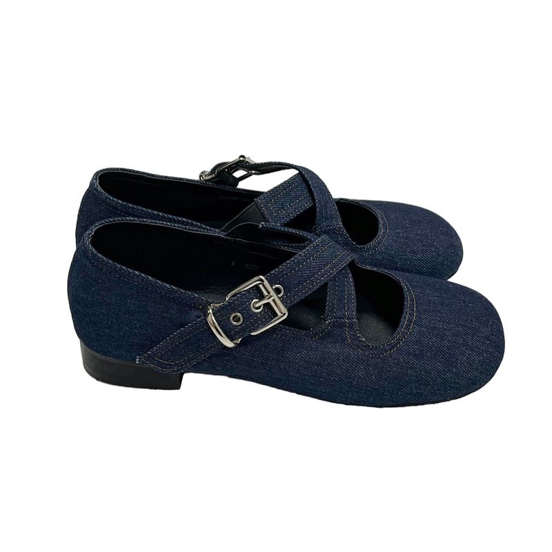 Cross strap shoes