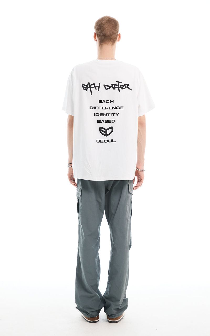 EACH DIFFER(イーチディファー)の「SLOGAN T-SHIRT_WHITE(Tops)」