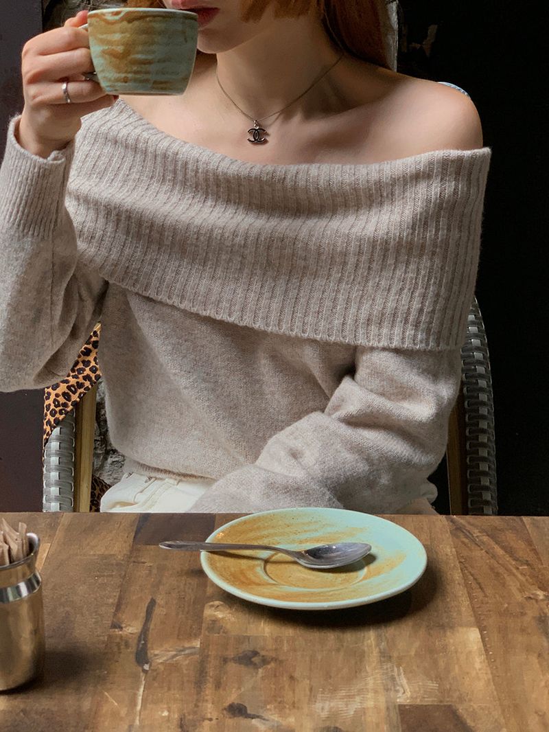 [MADE] PONIA OFF SHOULDER KNIT