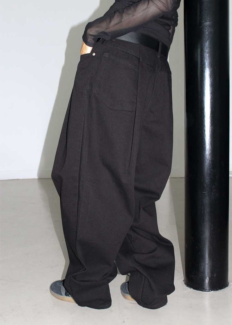 TUCK WIDE DENIM PANTS