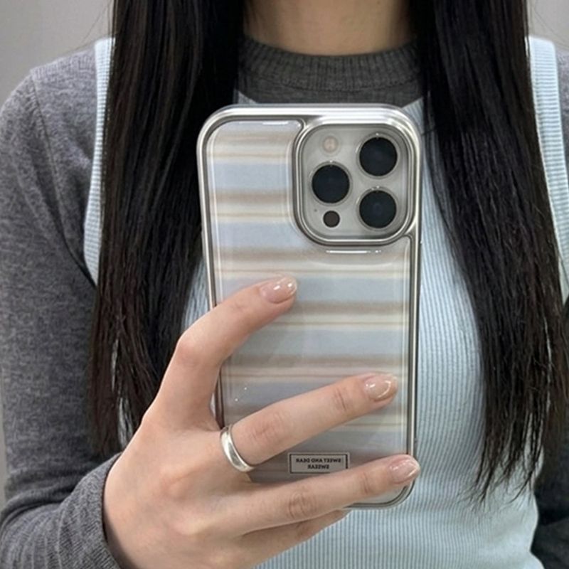 SWEEAR（スウィア）の「CLOUD STRIPE (BLUE&BROWN)（Smartphone Accessories）」