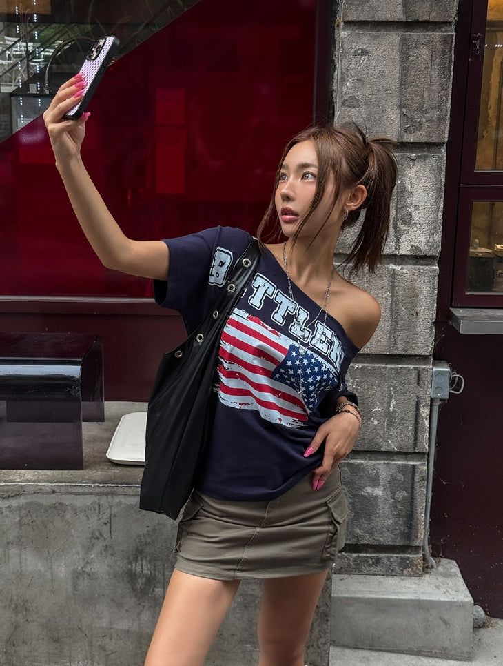 パンチングスタッドグロッシーショルダーバッグ