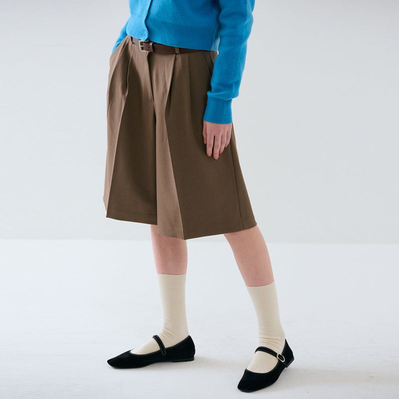 Two-Tuck Bermuda Pants Brown
