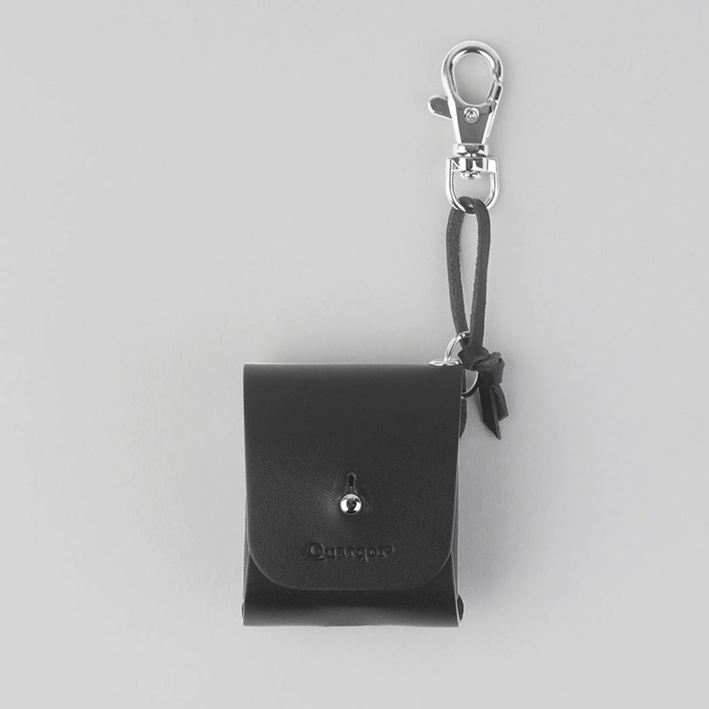 QUARQOR（クォルコア）の「エアポッズケースAIRPODS#1007（帽子）」