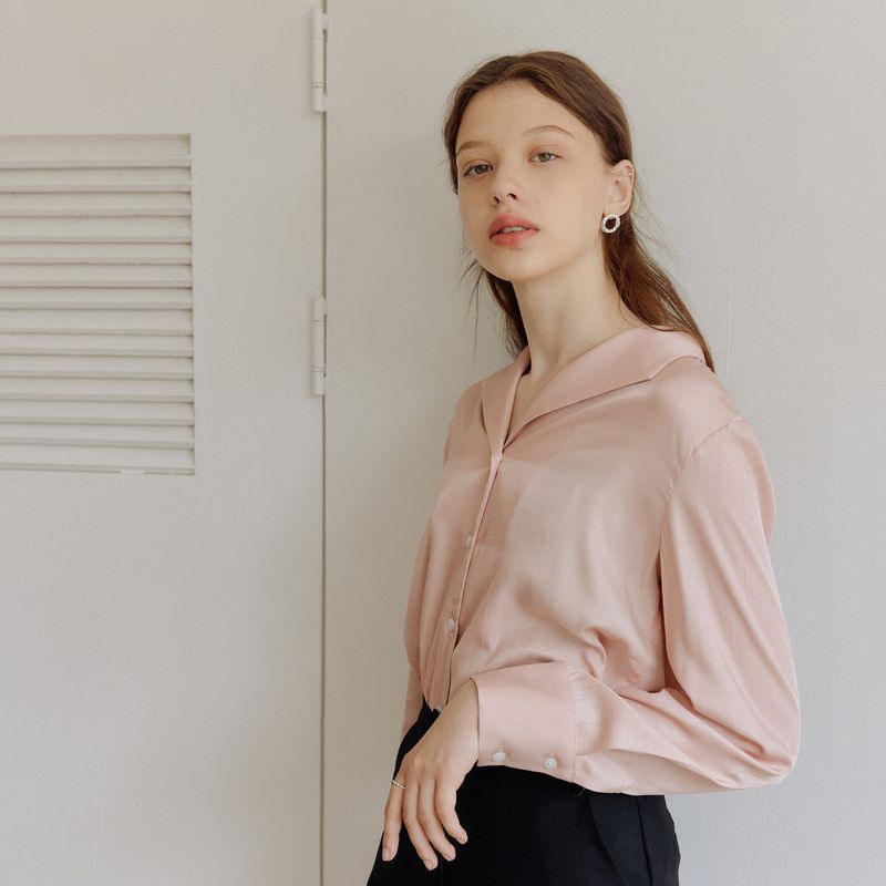 yuppe（ヤッピー）の「シルキーカラーシャツ / SILKY COLLAR SHIRT_PINK（トップス）」