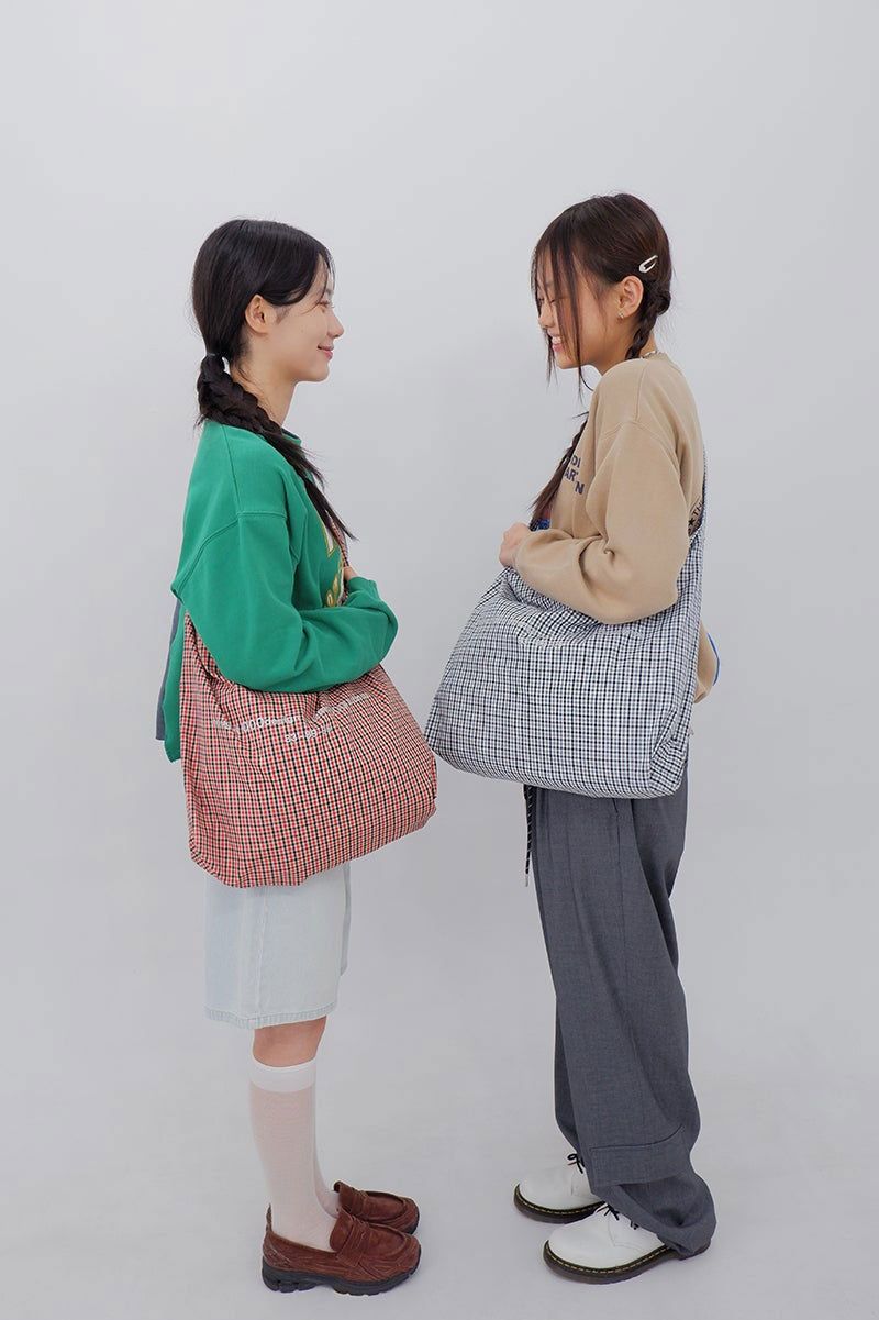Reverse Logo Check Bag / Black