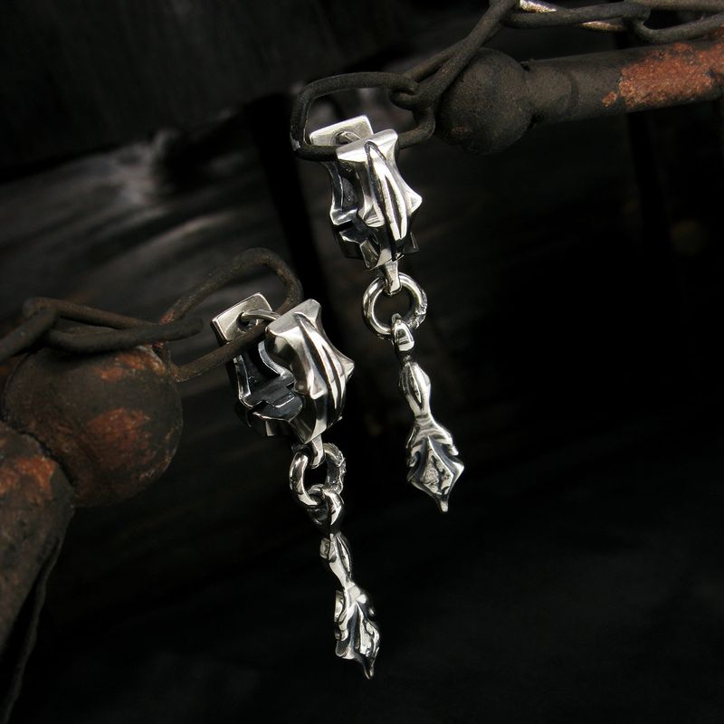 Sagitta-D1 silver hoop earring