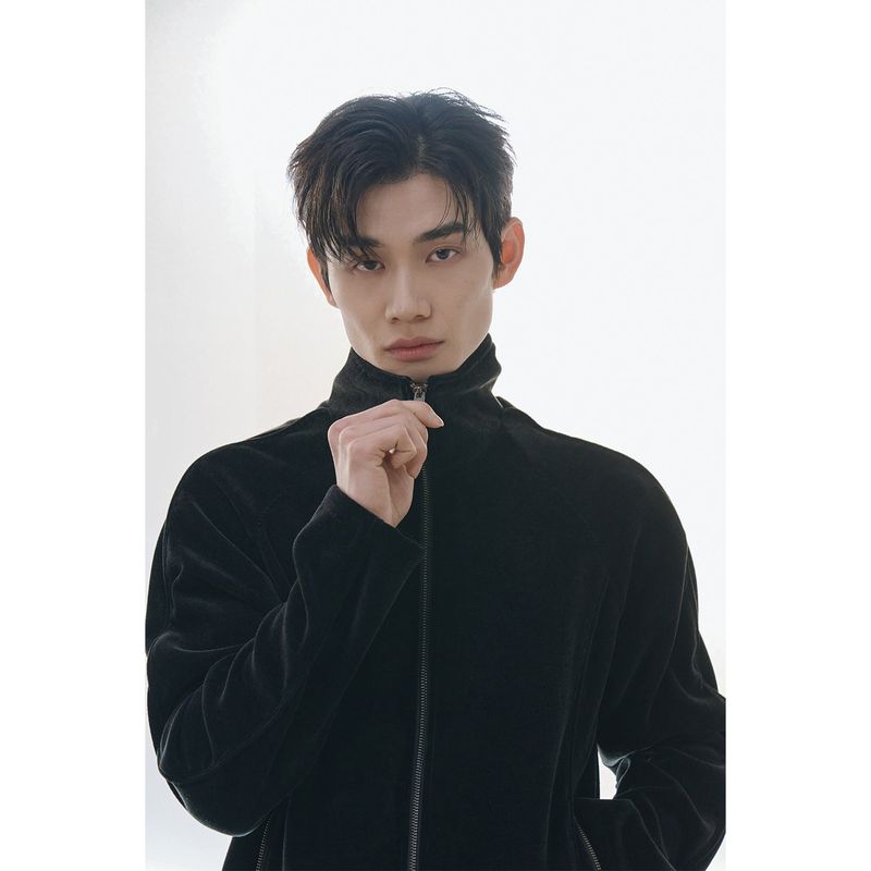 Velvet corduroy curved crop zip up(Black)