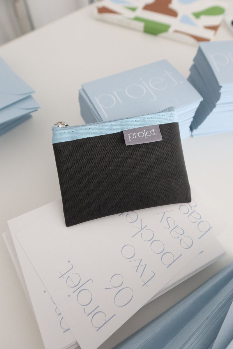 projet（プロジェ）の「flat card pouch (charcoal)（Smartphone Accessories）」
