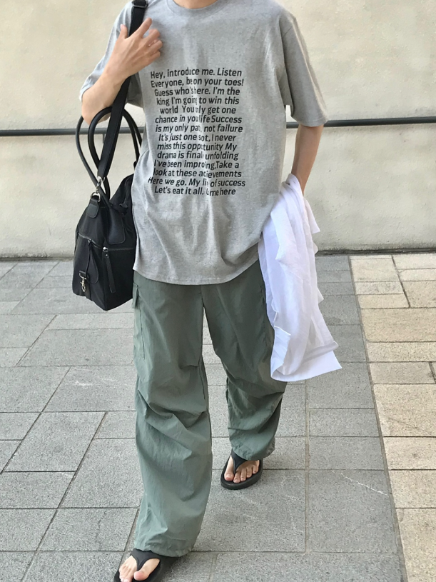 Square frame lettering shorts sleeve T