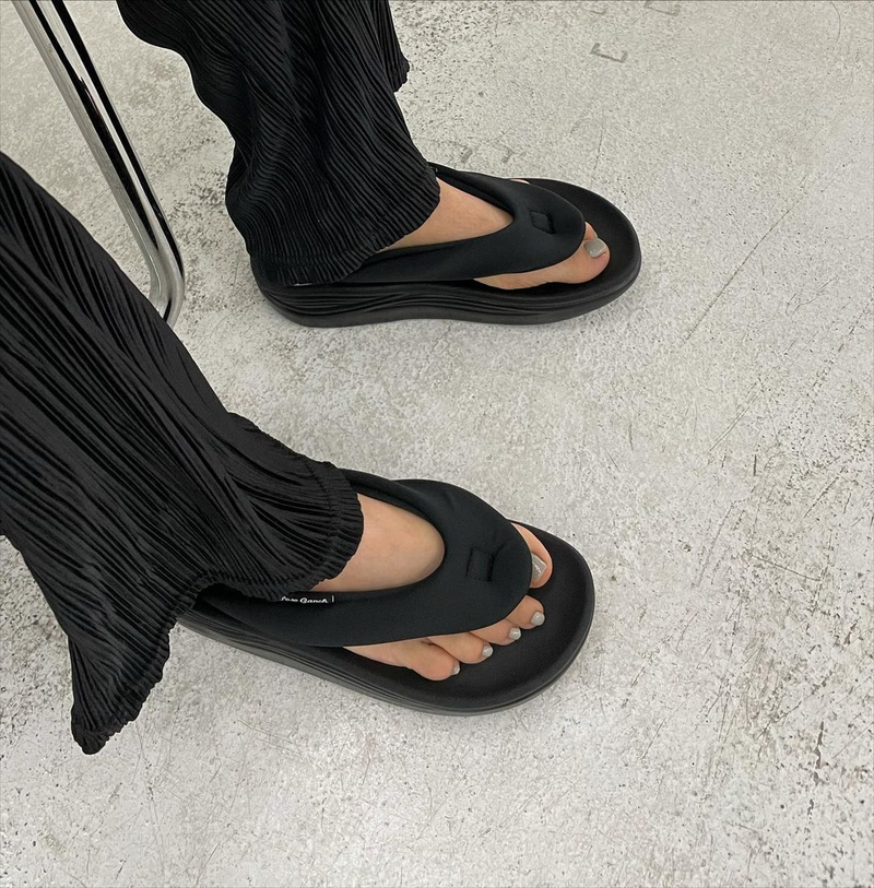 MIGHTY BLACK