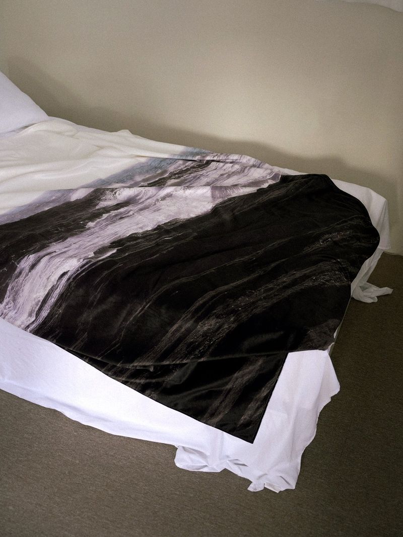LNL cliff blanket