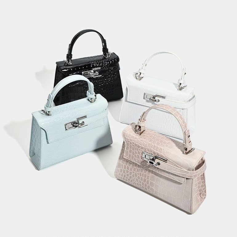 La mode MAQI（ラ モード マキ）の「クロコエンボスドミニトートバッグ（バッグ）」