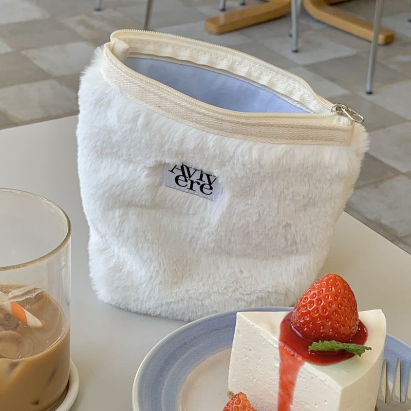 Avivere(アビベール)の「classic pouch_fur ivory(Miscellaneous Goods/Stationery)」