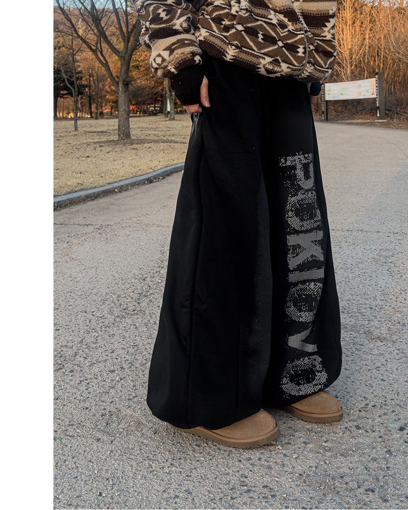 Poki Big Wide Lettering Sweat Pants
