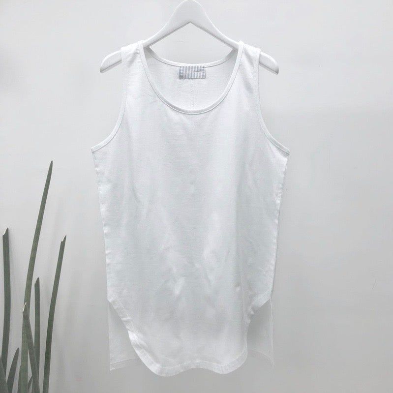 Long layered U neck sleeveless T shirt