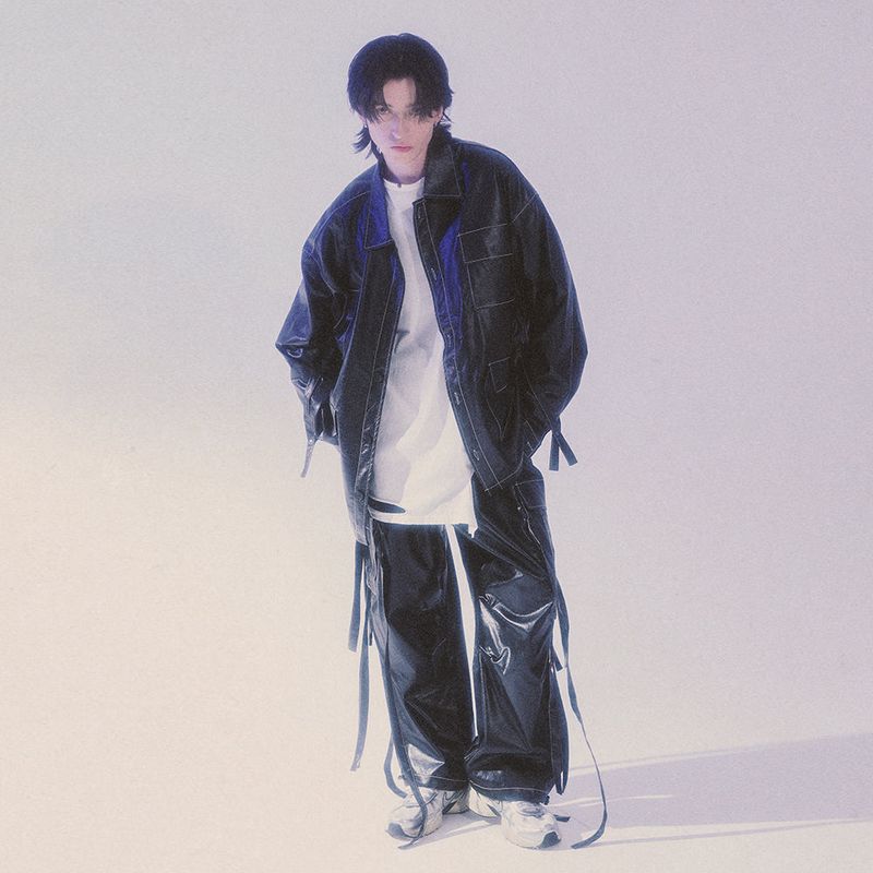 glossy strap shirt_black
