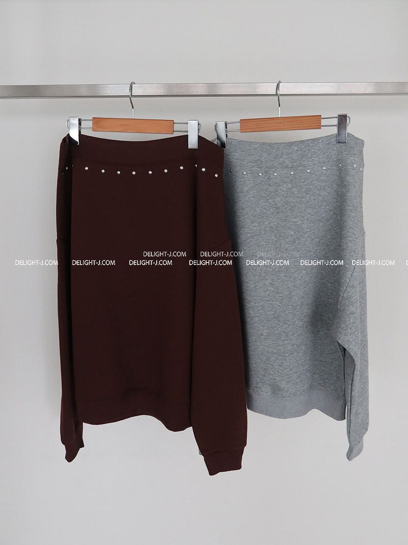 Ball stud off-shoulder sweatshirt