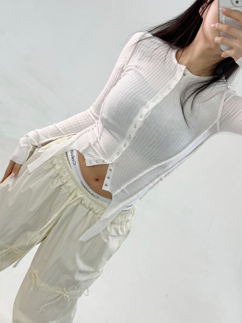 CCORTTI（コルッティ）の「CUTTING POINT SLIM BUTTON RIBBED T-CARDIGAN 🤎 - 3 COLORS（Tops）」