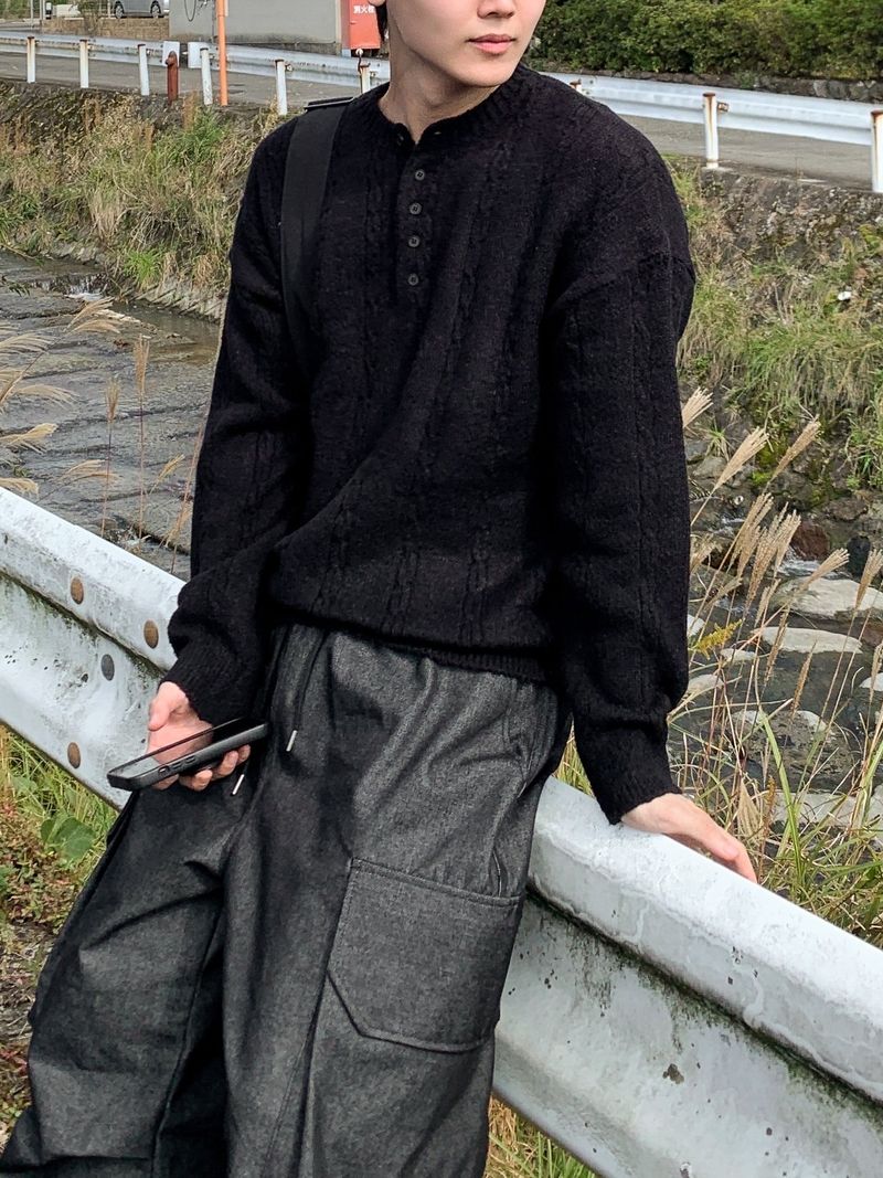 ラベルヘンリーネックニット