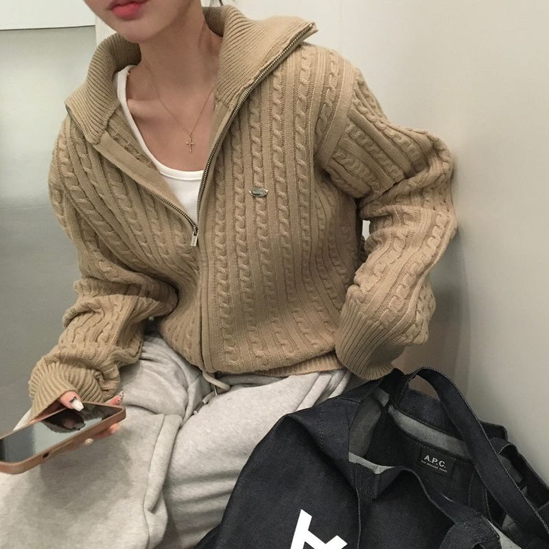 [BELLIDE MADE] Cable knit zip-up with pendant