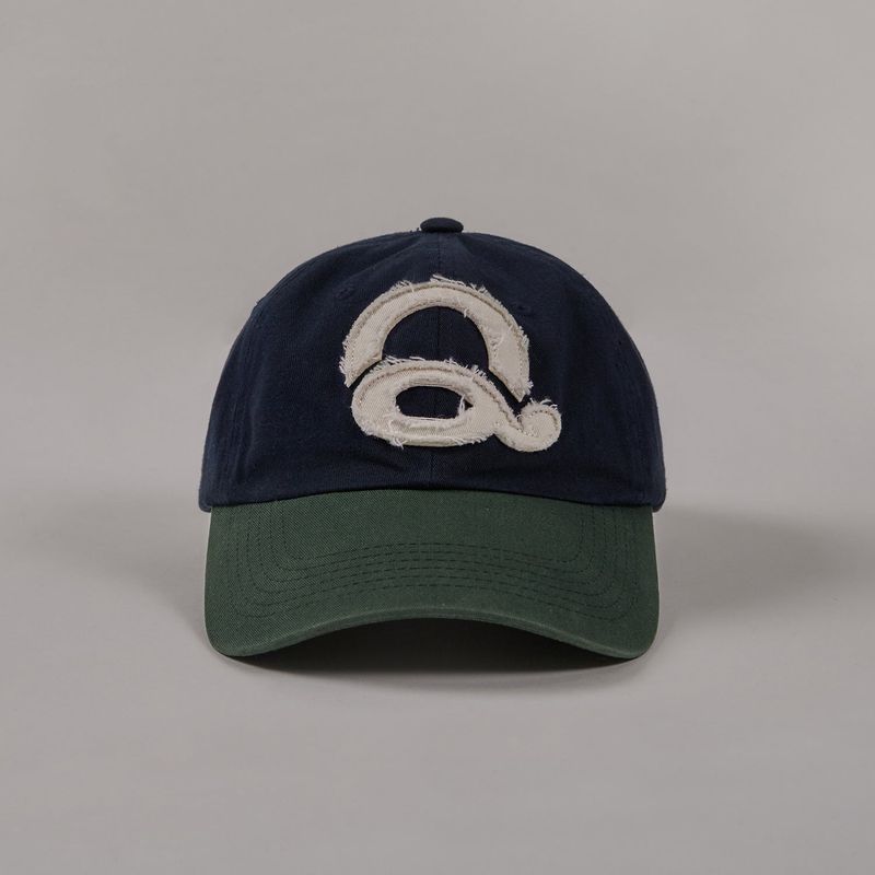 Q's（キューズ）の「Washed Logo Ball Cap (Navy/Green)（Hats）」