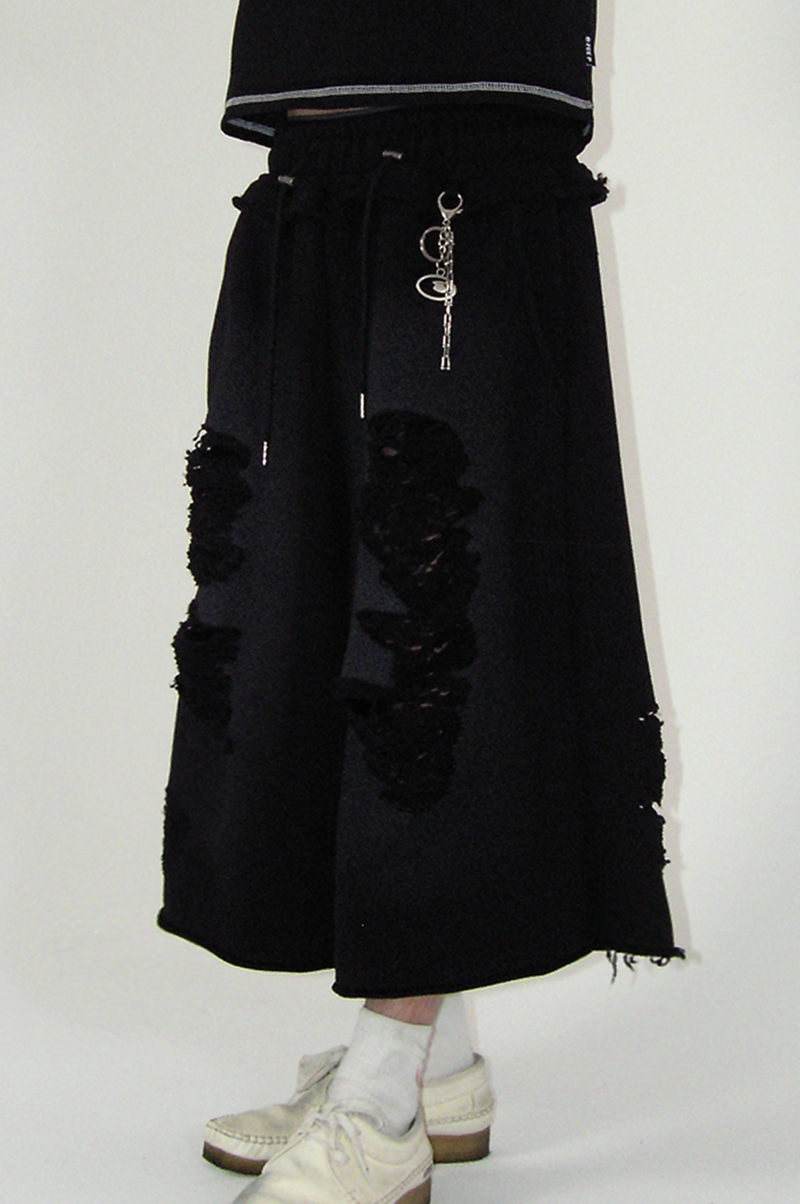 BFEEP(ビーピーピ)の「damage bermuda pants_black(Pants)」