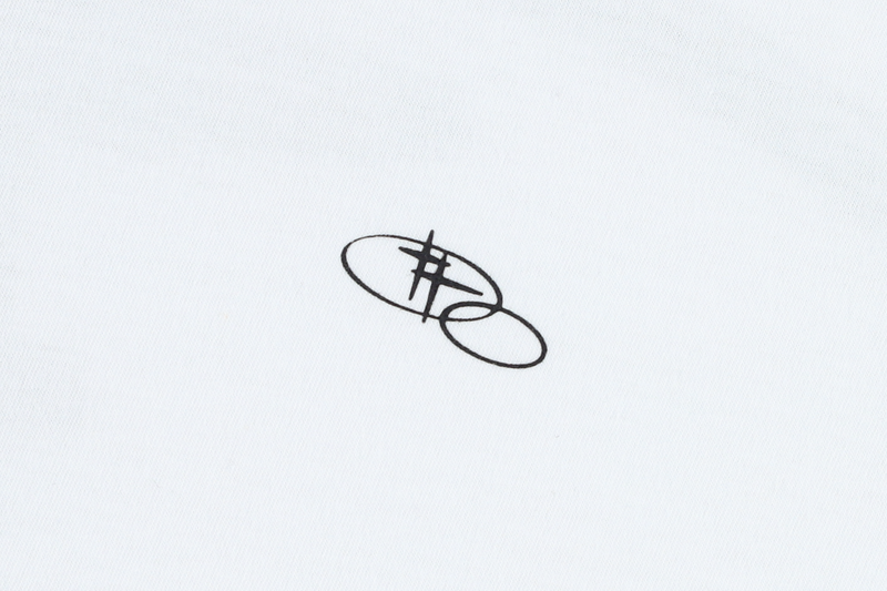 WIDE FIT SHINING LOGO TEE SHIRT