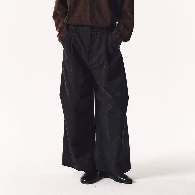 MANUFACTURE BY ATTEMPT（マニュファクチャー・バイ・アテンプト）の「KNEE-PLEATED CROPPED PANTS（Pants）」
