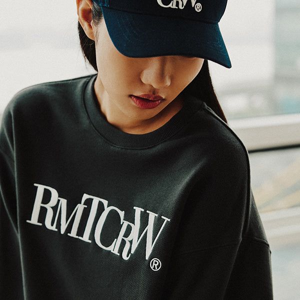 ROMANTIC CROWN(ロマンティッククラウン)の「RECENT LOGO SWEAT SHIRT_CHARCOAL(Tops)」