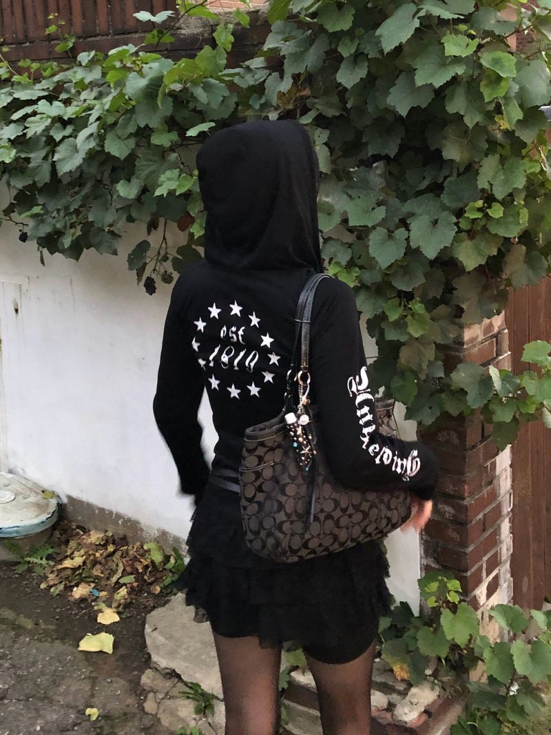 onthenextpage（オンザネクストページ）の「Star lettering sleeve hoodie（Tops）」