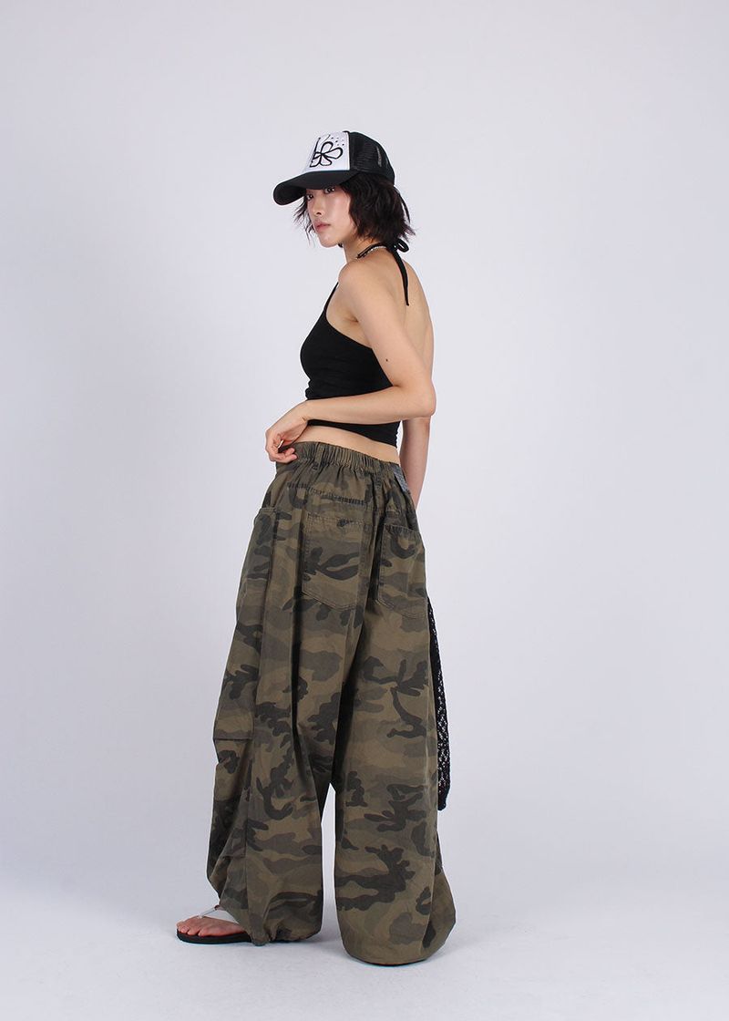 CROPPED HALTER SLEEVELESS