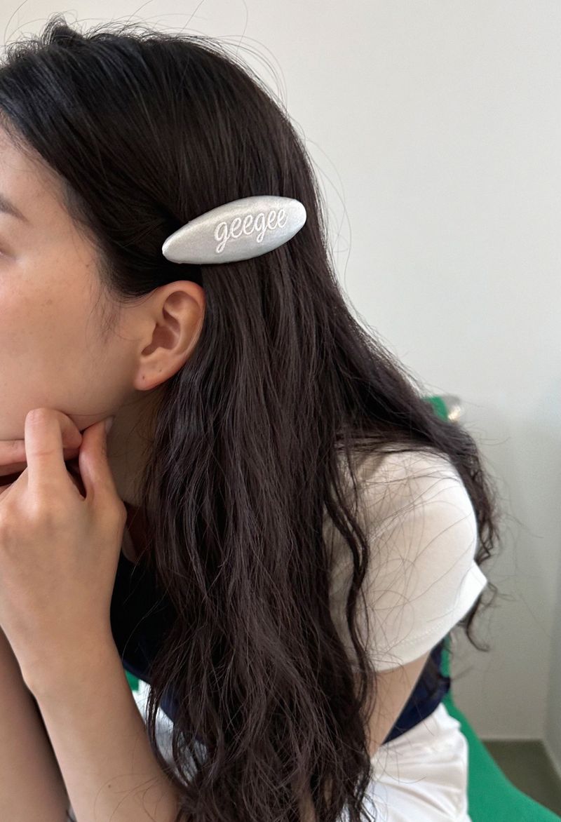 geegee(ジジ)の「oval satin hair pin - silver(Hair Accessories)」