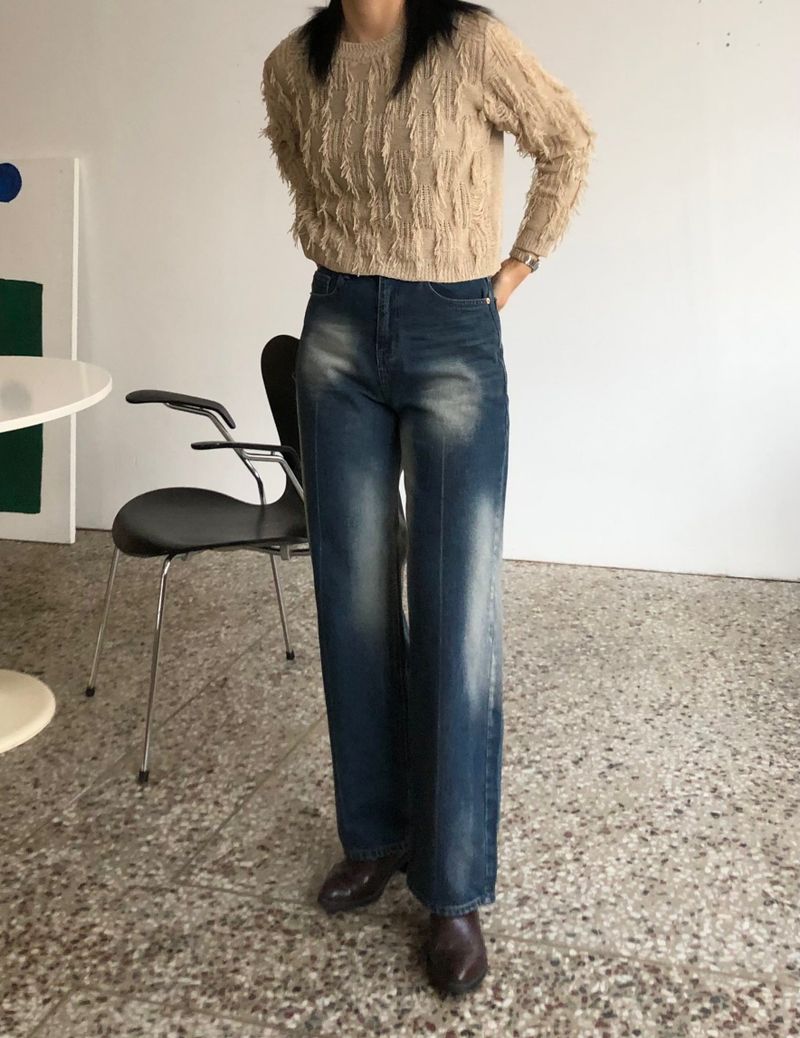 Freewheeling tassel round knit