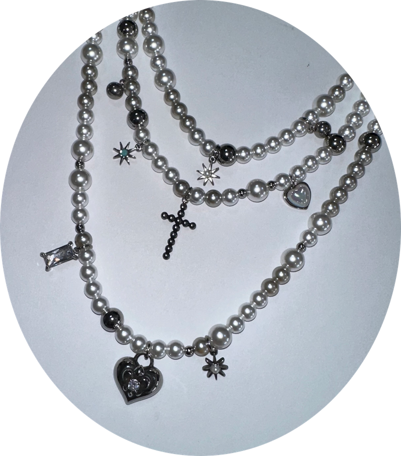 Three layered charm pearl necklace