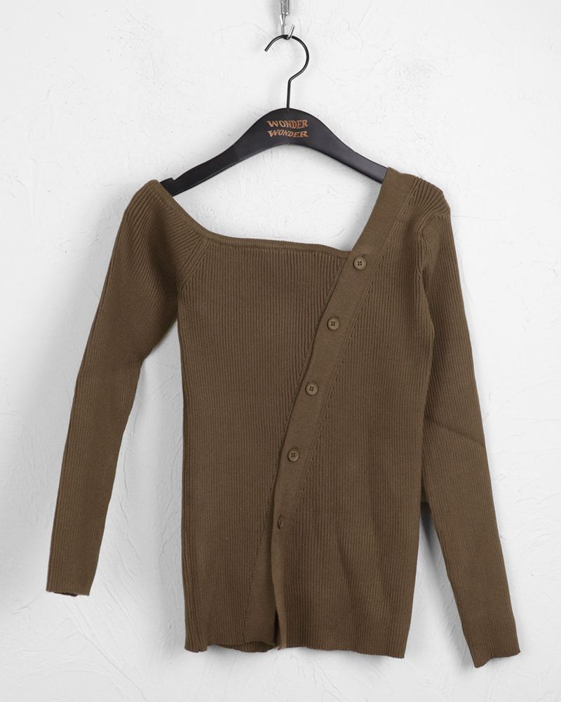Medik one-shoulder slit button long-sleeved knit