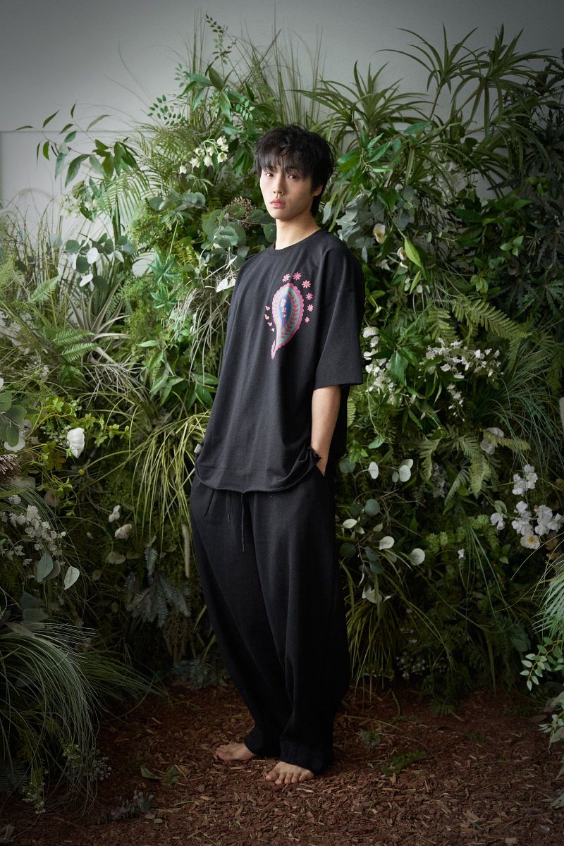 PAISLEY PRT. CUT-OUT 1/2 TEE (Black)