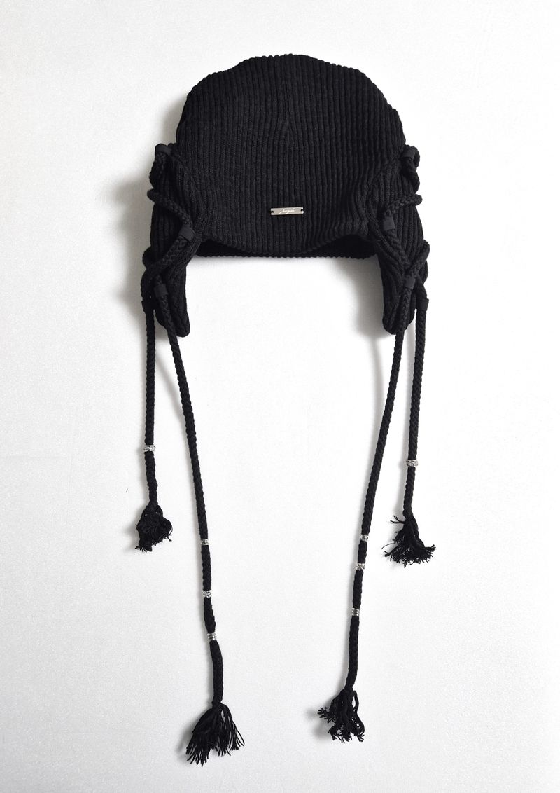 EARFLAP DRAG BEANIE . BLACK