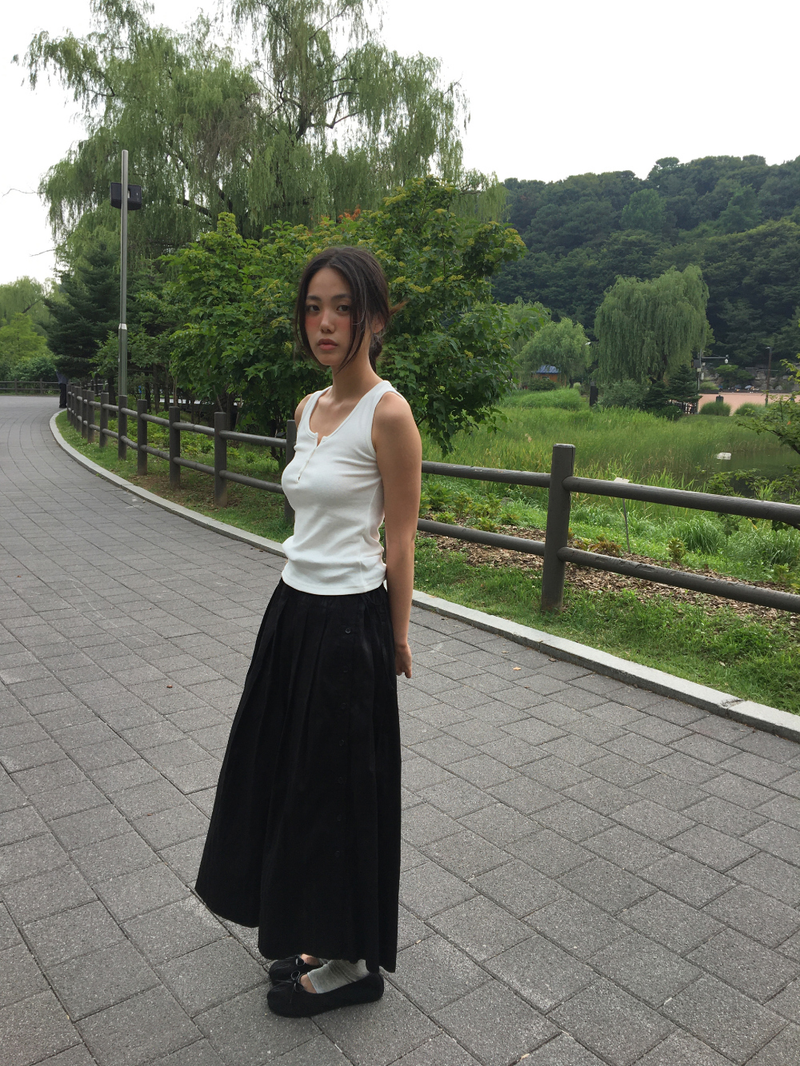 Aki Button Pleated Skirt (1color)