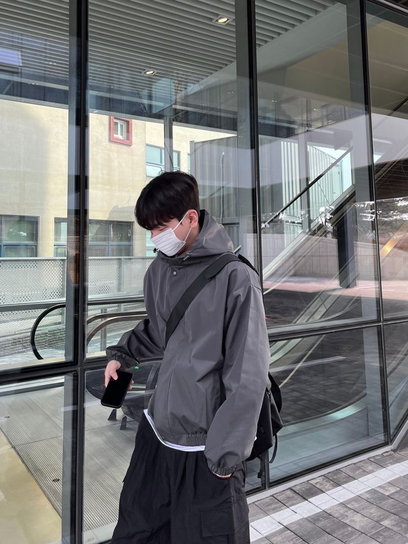 Squre hood windbreaker