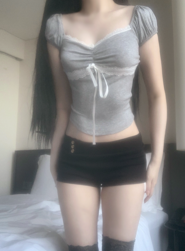 Tinker Lace Low-Rise Shorts (black)