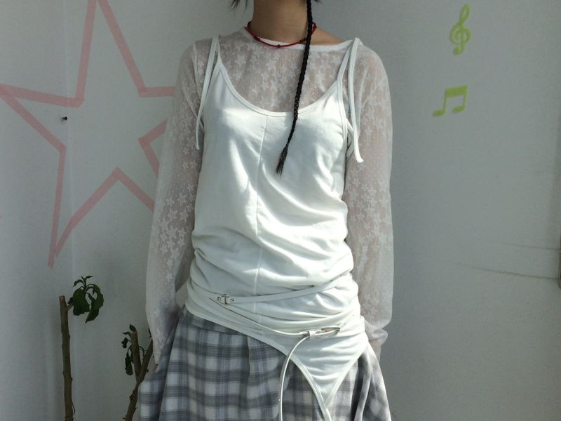 loose-fit strap sleeveless
