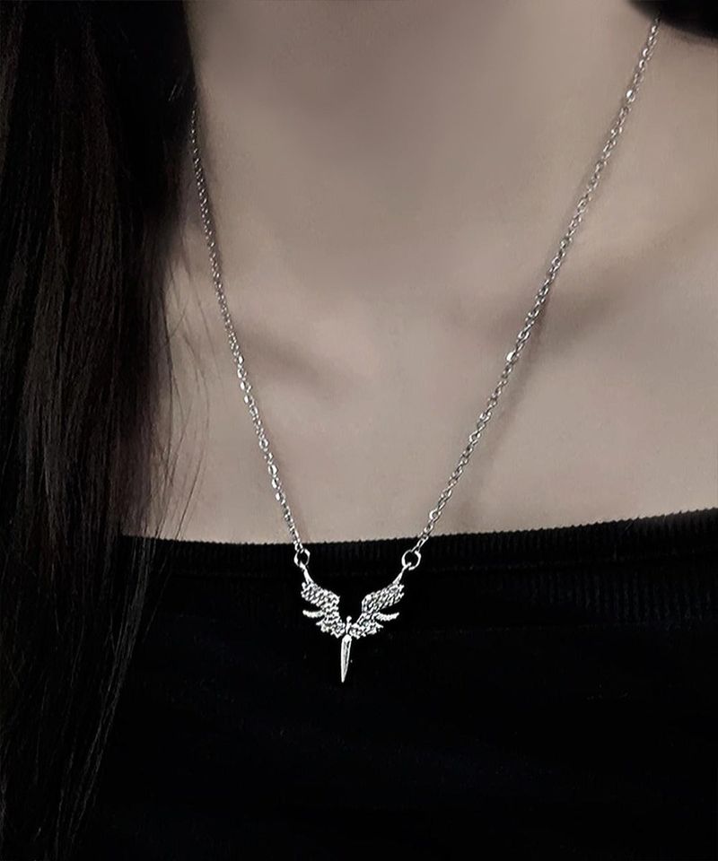 Angel wing cubic necklace