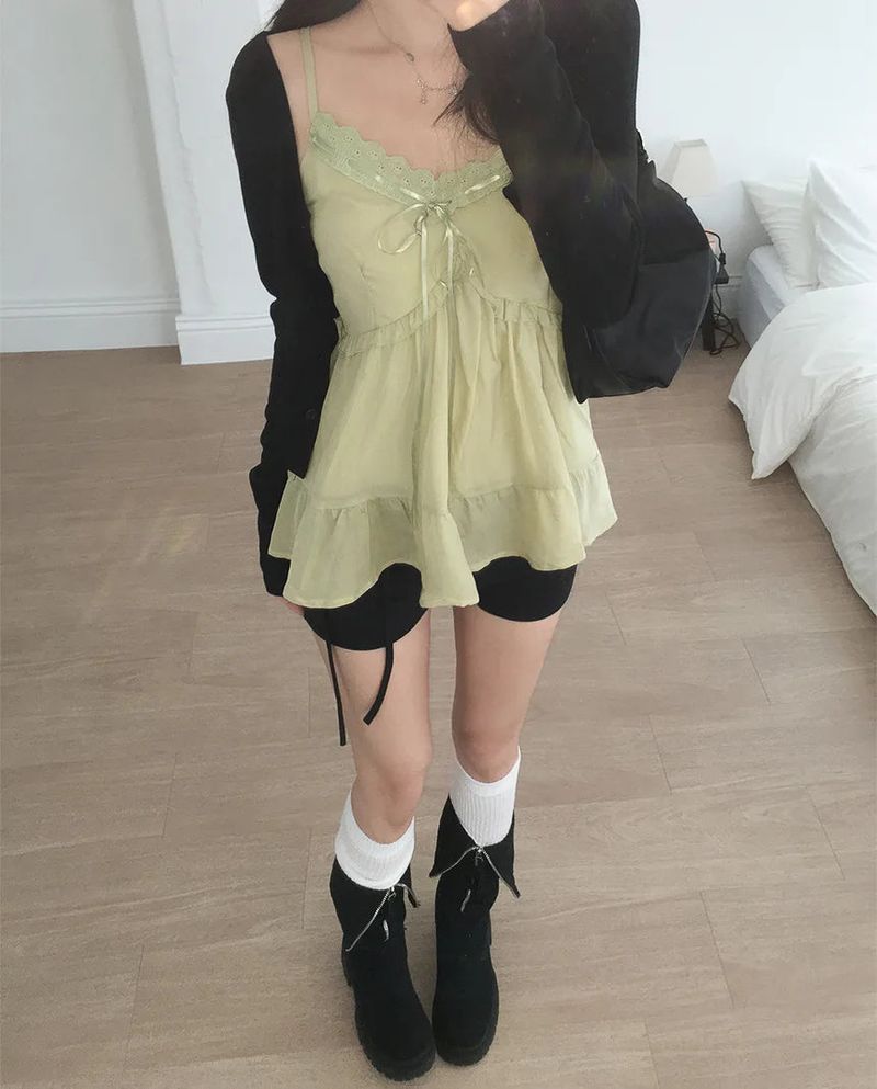 Frill Sleeveless Blouse (2 colors)