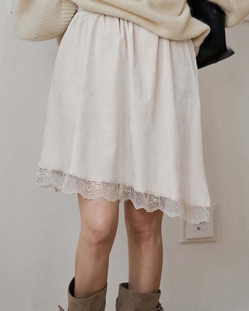 Revender unbalanced lace skirt