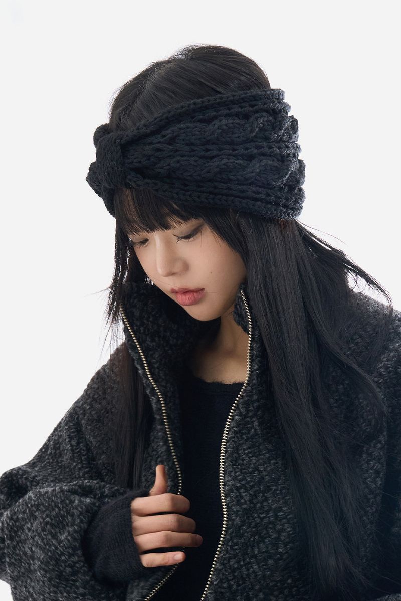Raucohouse（ラウコハウス）の「ツイストケーブルニットターバン（ヘアアクセサリー）」