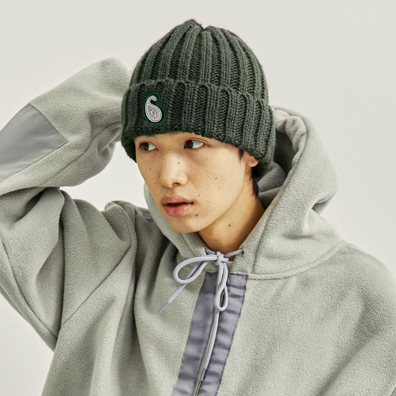 KND（ケイエンド）の「YP PAISLEY PATCH KNIT BEANIE DEEP GREEN（Hats）」