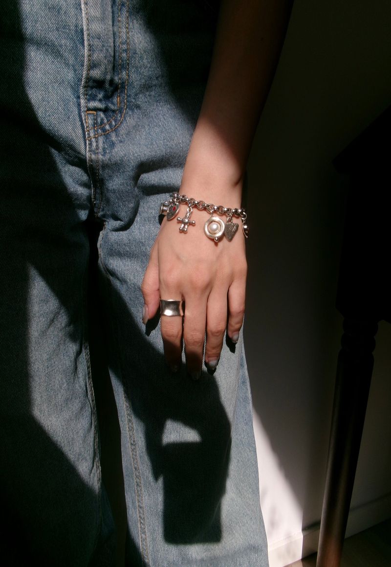 Kairosroom（カイロスルーム）の「Silver Plated Pearl Charm Bracelet（Accessories）」