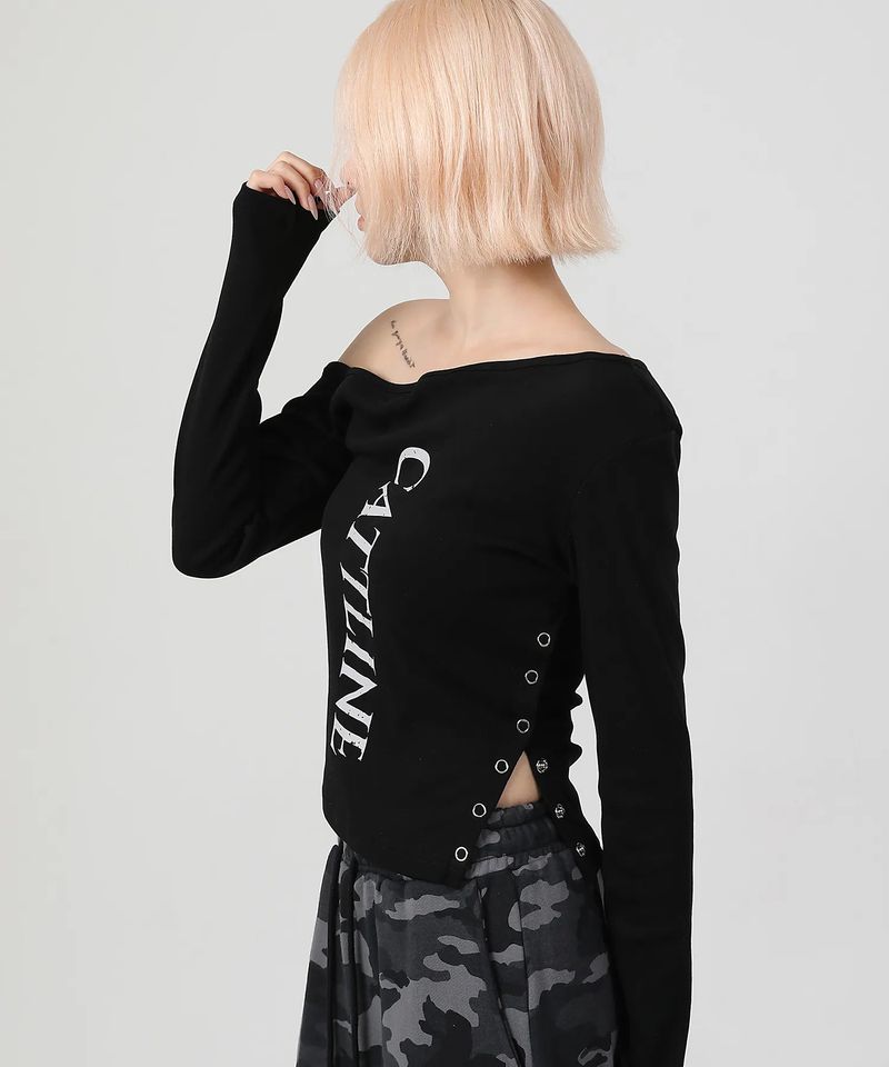 cattline（カトリーヌ）の「ワンショルダー ロゴ スナップ Tシャツ ブラック（トップス）」